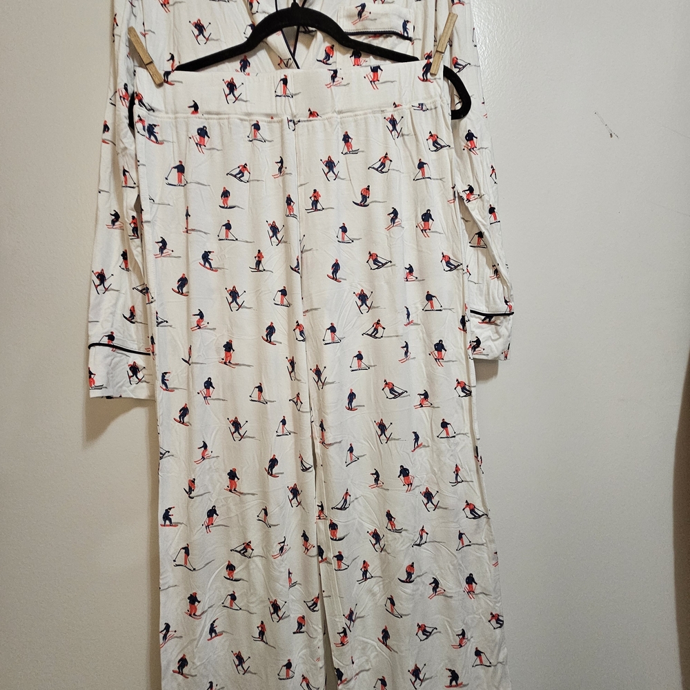 Women's Cream Pajama Set with Ski Print